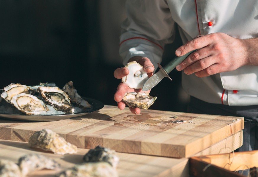 Ouvrir les huîtres facilement (et sans se blesser) : un défi qui