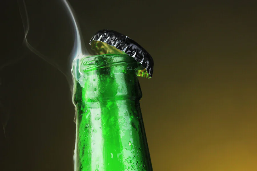 Comment utiliser un briquet pour ouvrir une bière ?